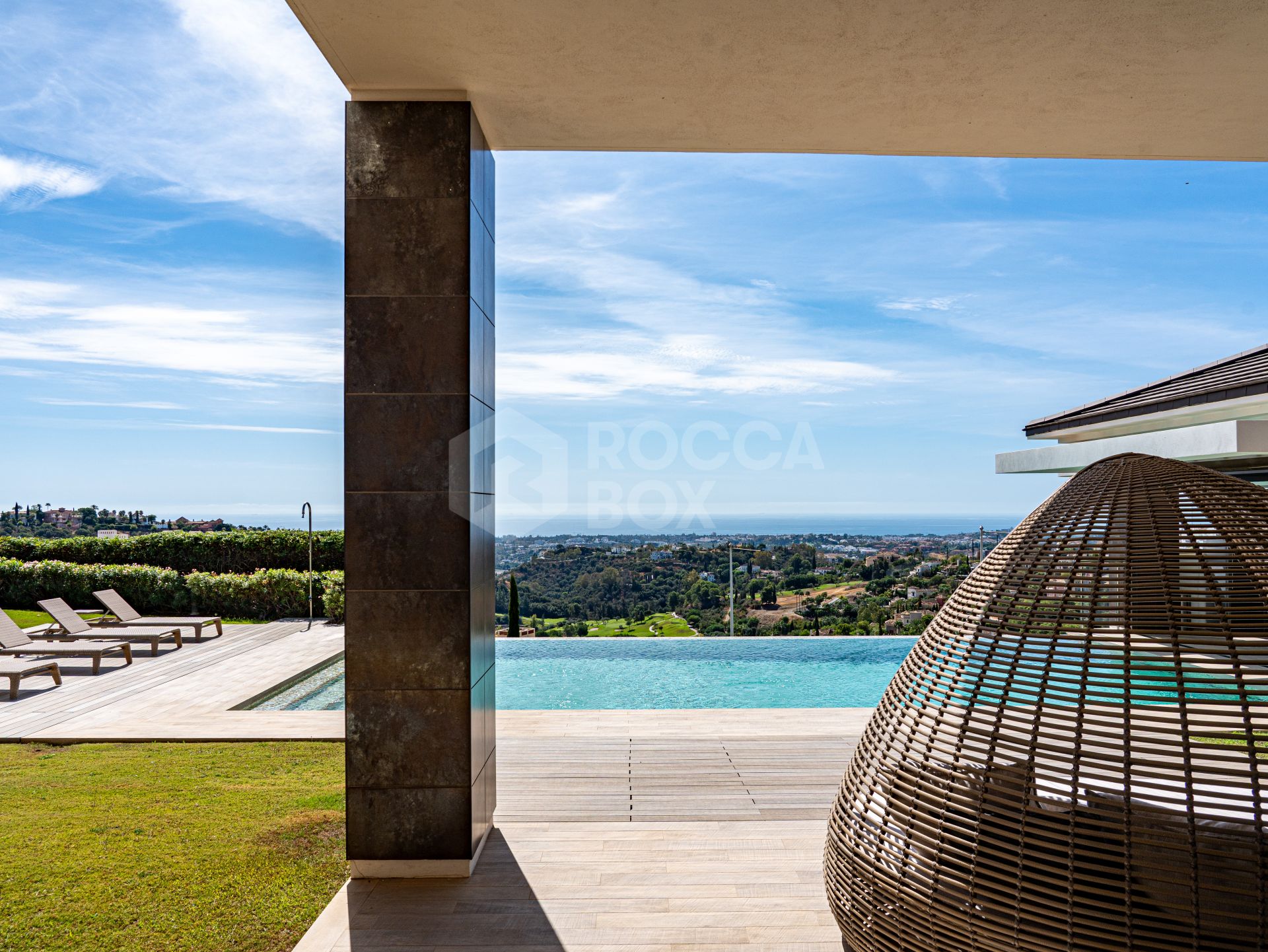 Stylish and modern luxury villa with panoramic sea views in La Reserva del Alcuzcuz, Benahavis