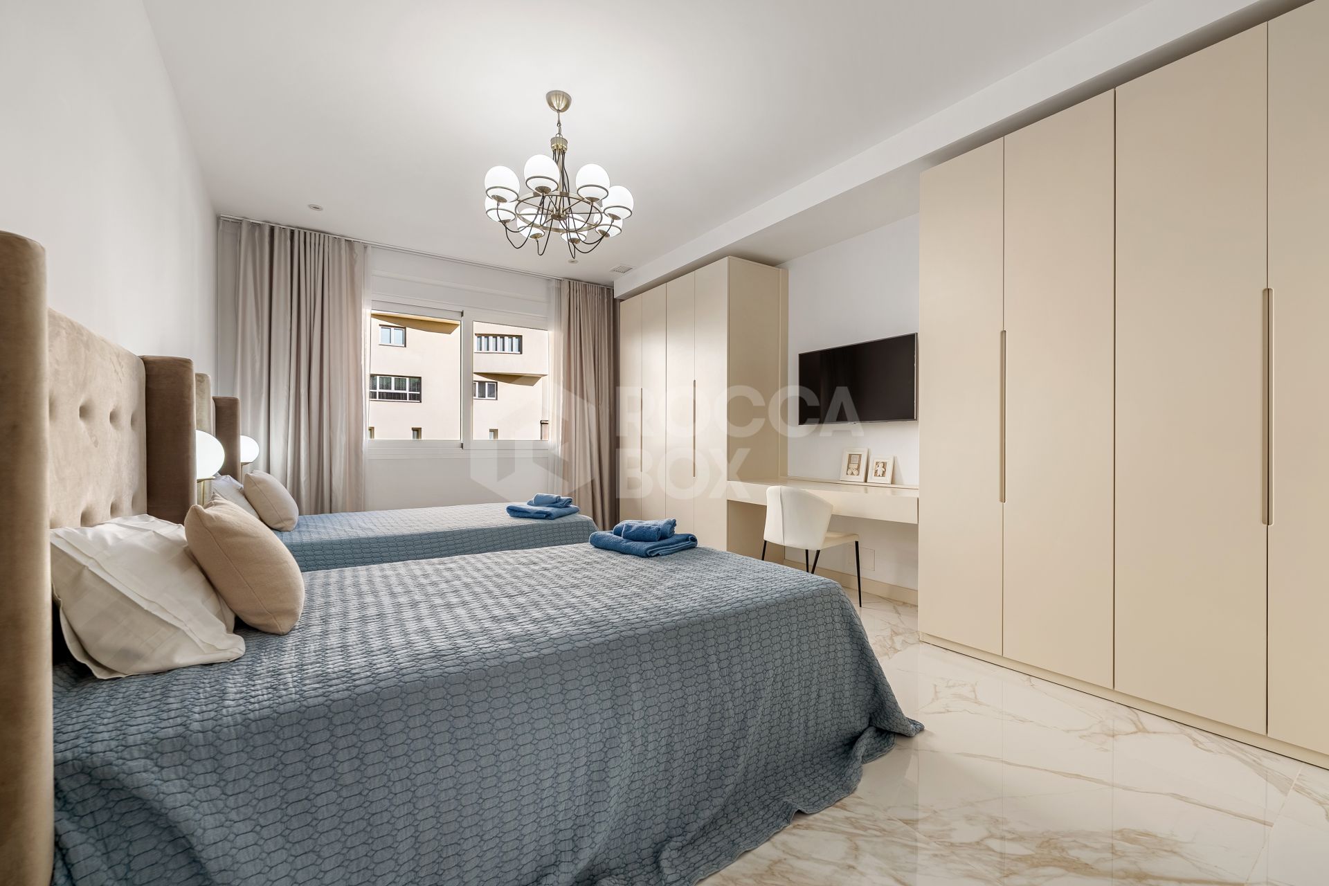 Superb modern apartment - front line beach - Puerto Banus