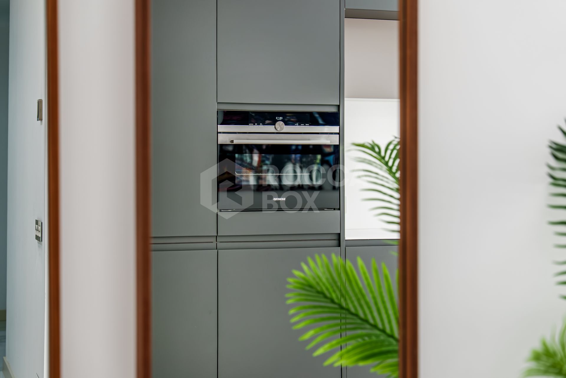 Superb modern apartment - front line beach - Puerto Banus