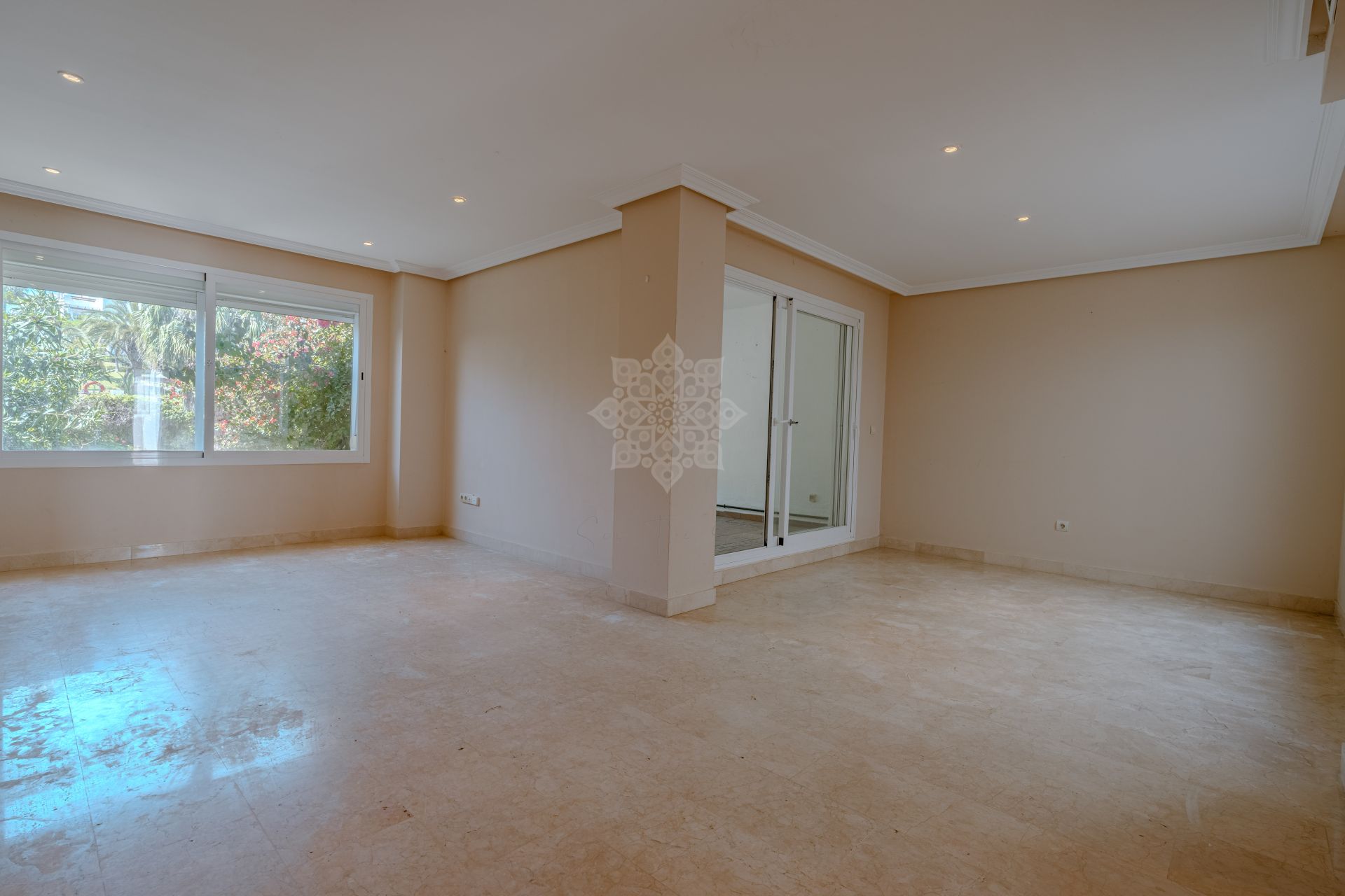 Semi Detached House in Selwo, Estepona