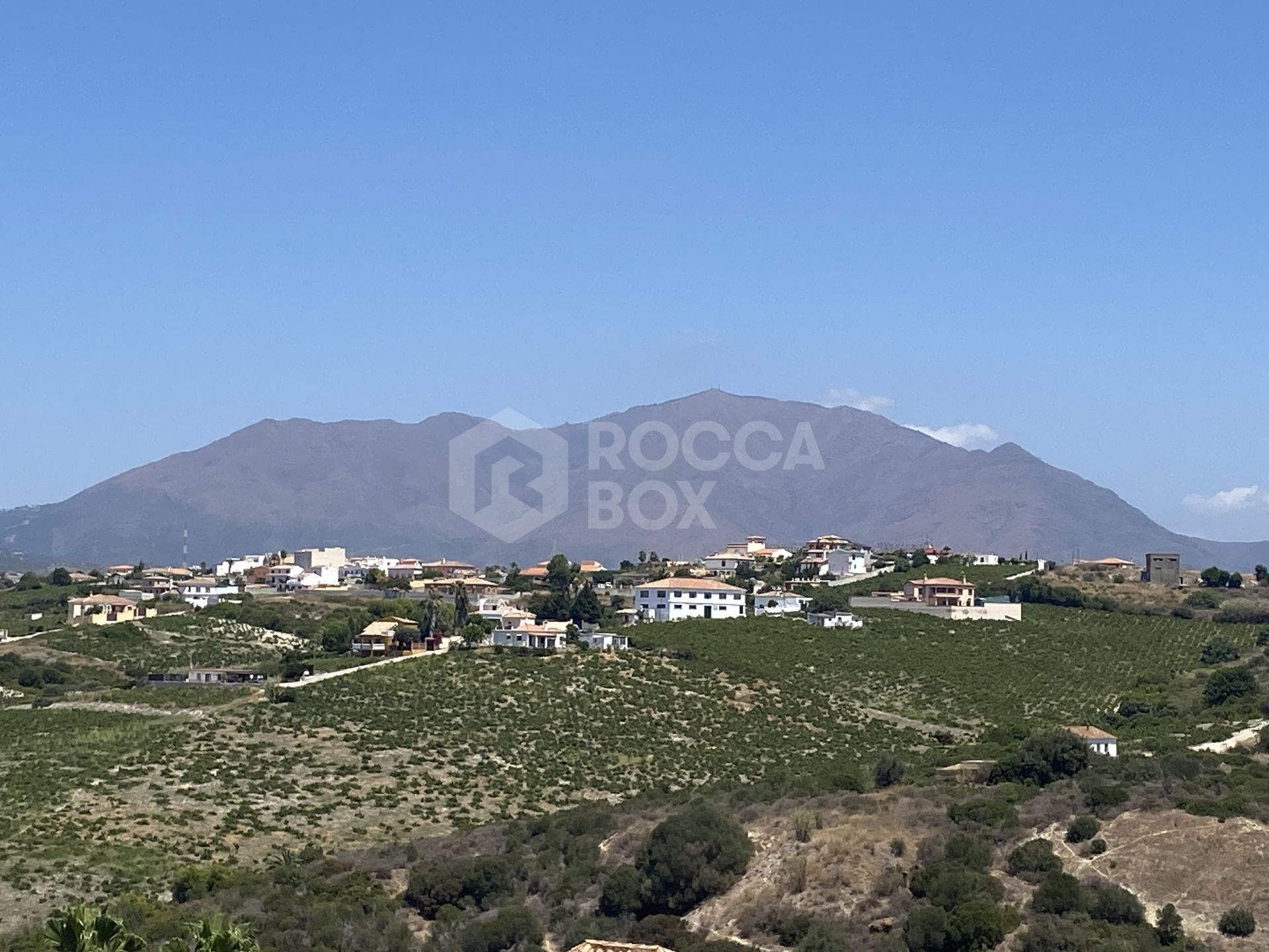 3 bedroom townhouse with sea and mountain views