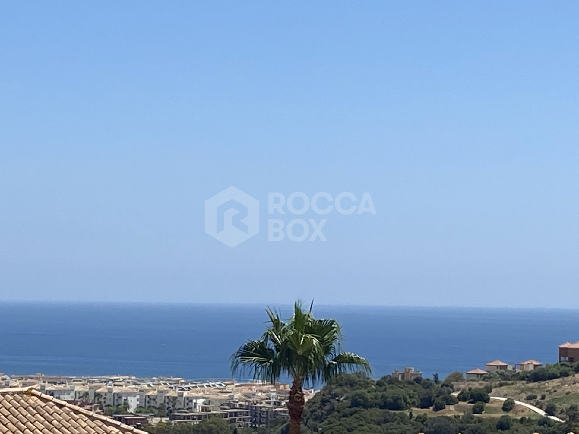 3 bedroom townhouse with sea and mountain views