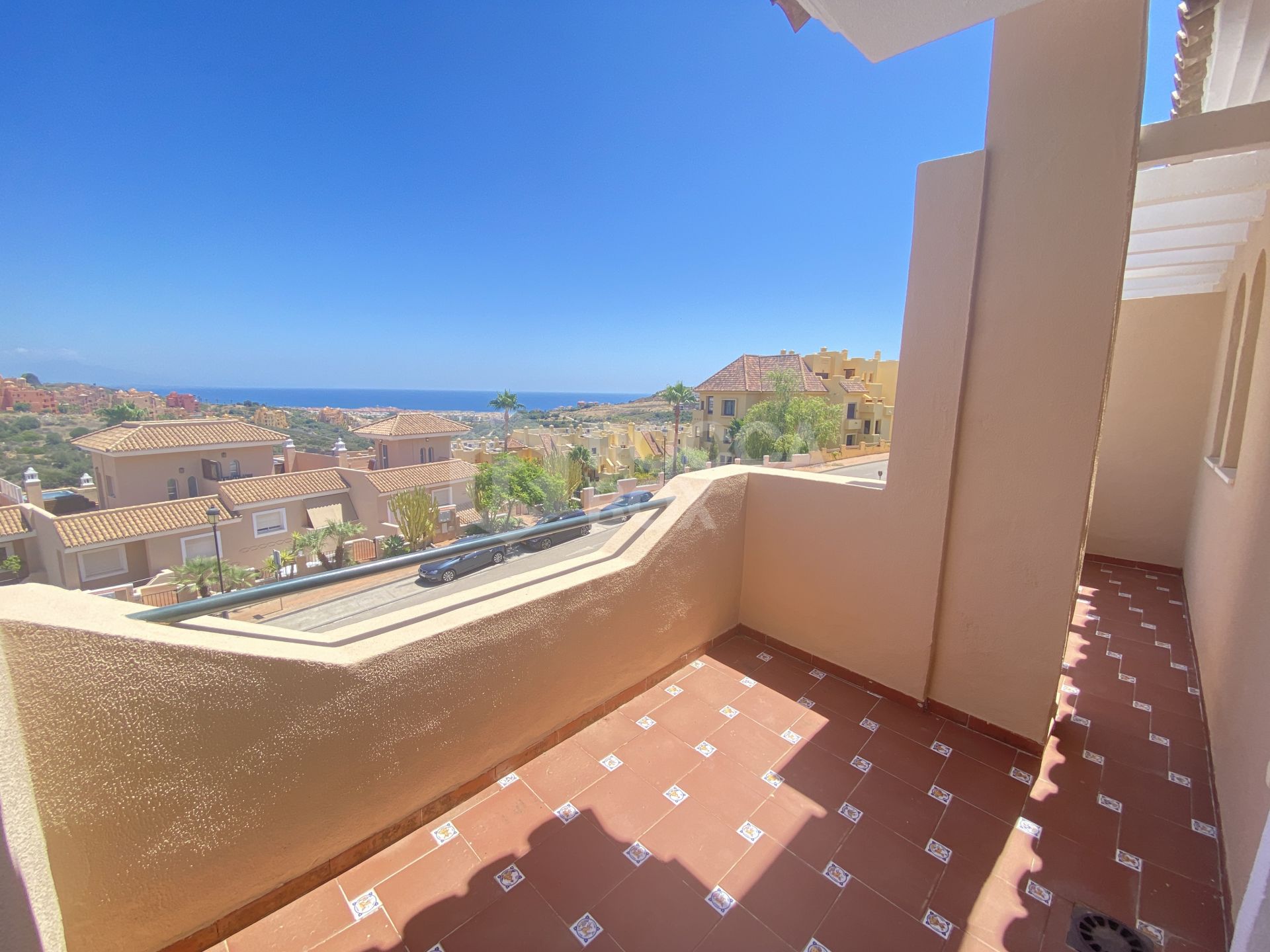 3 bedroom townhouse with sea and mountain views