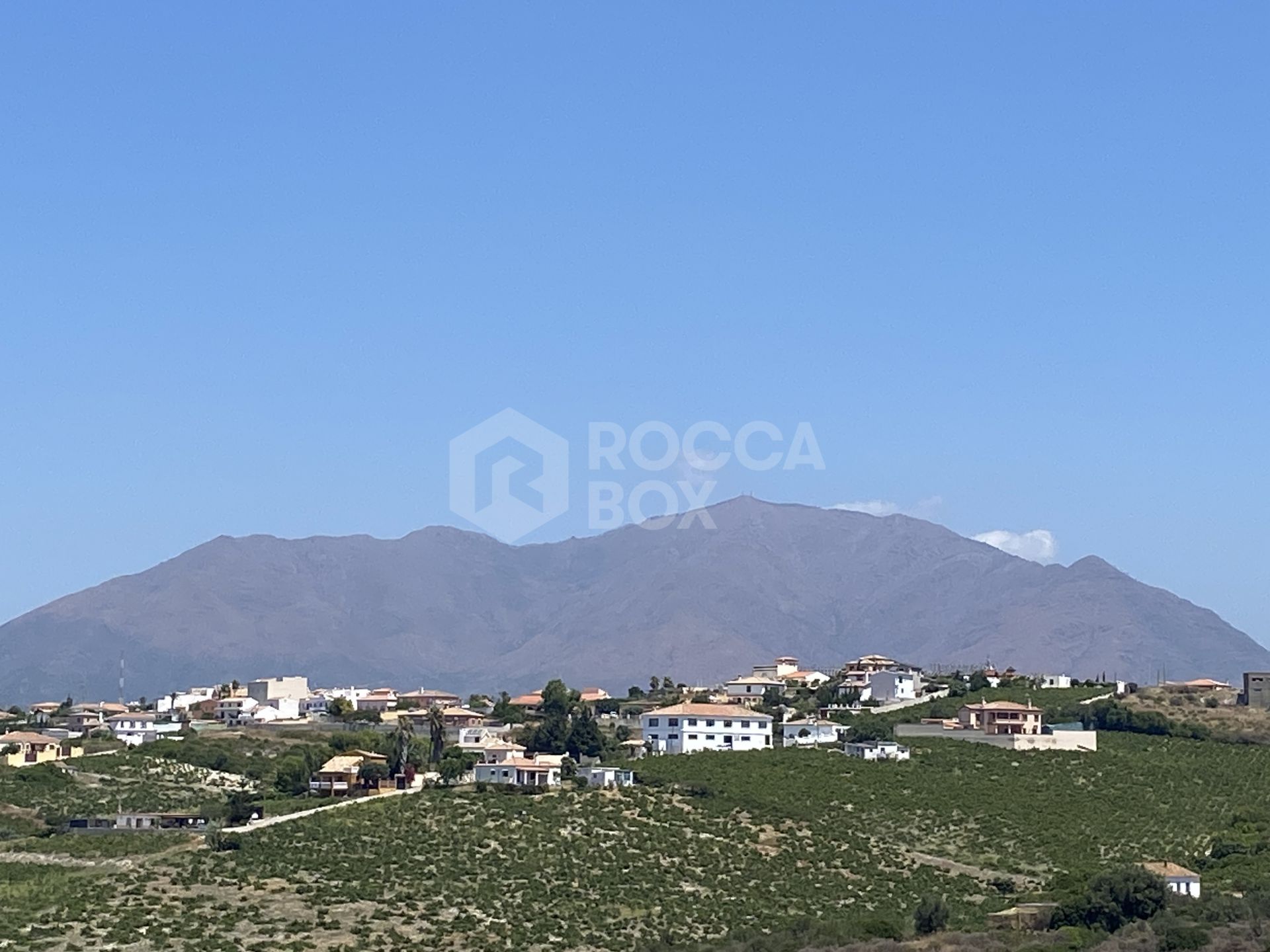 3 bedroom townhouse with sea and mountain views