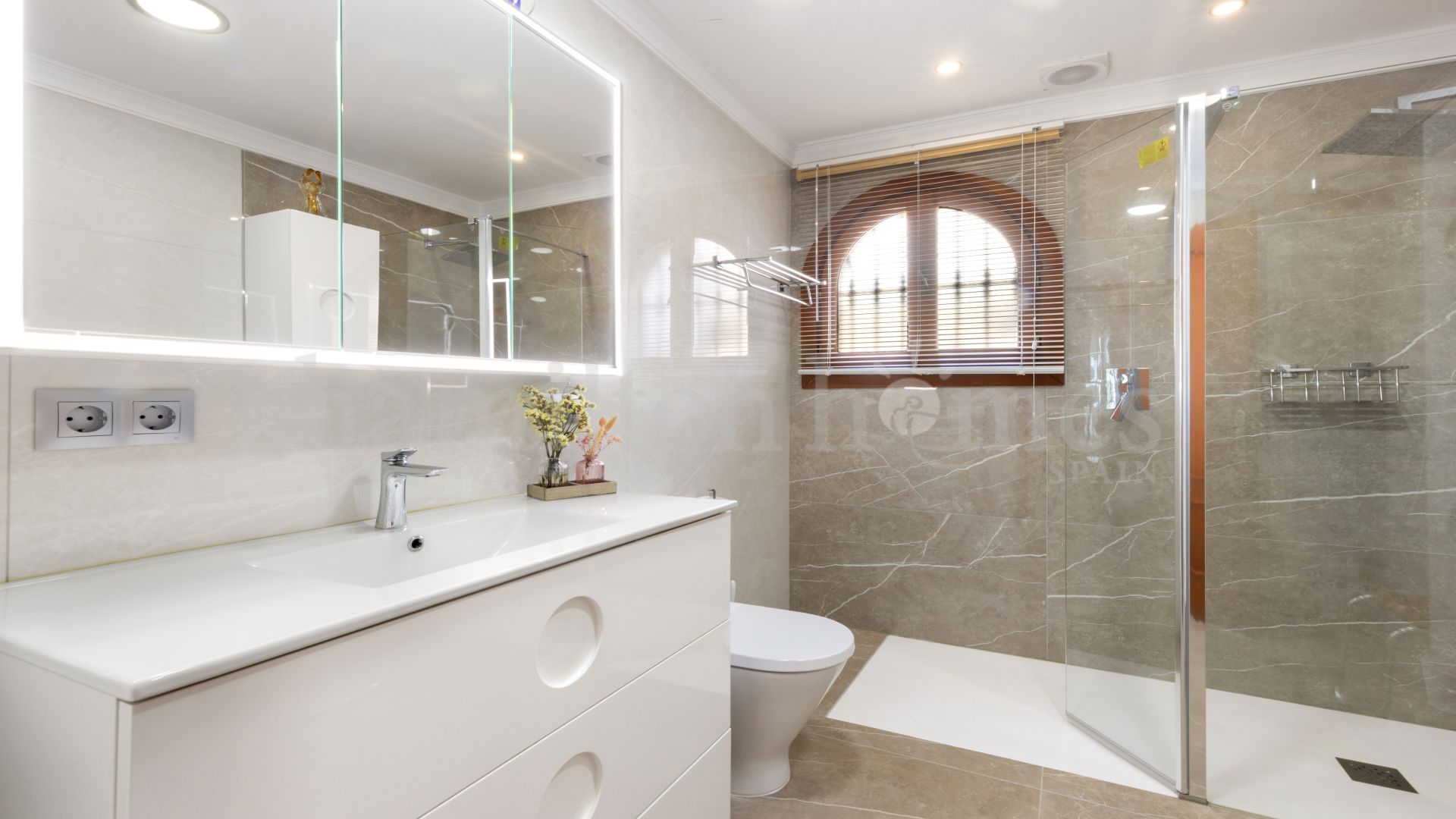 Semi Detached Villa in La Duquesa Golf, Manilva