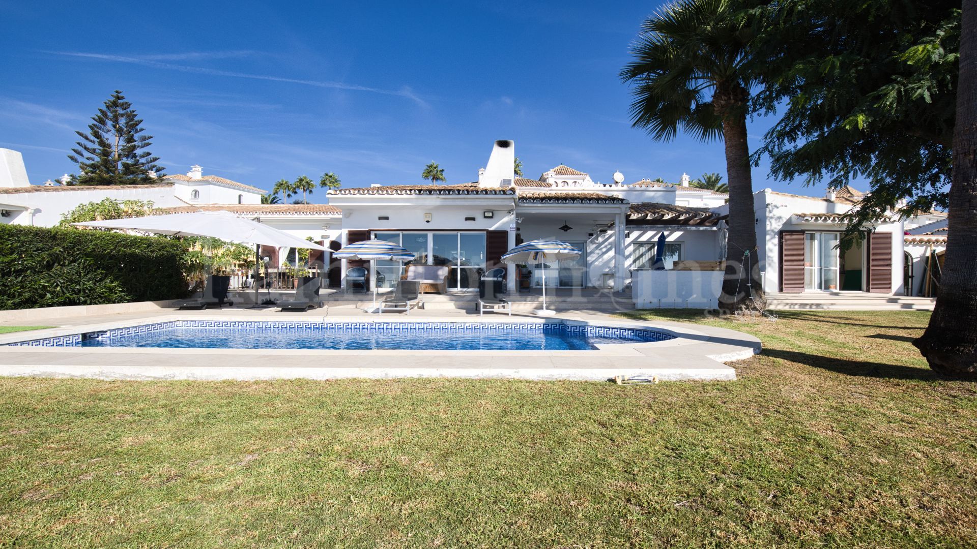 Semi Detached Villa in La Duquesa Golf, Manilva