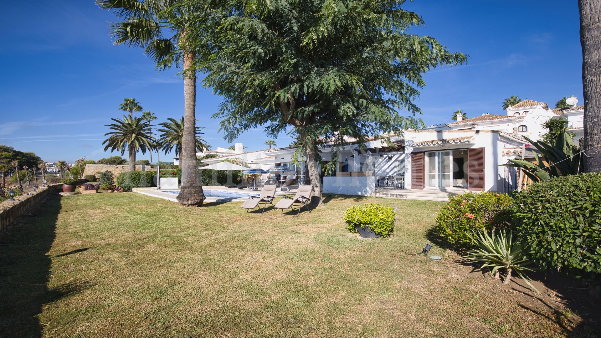 Semi Detached Villa in La Duquesa Golf, Manilva