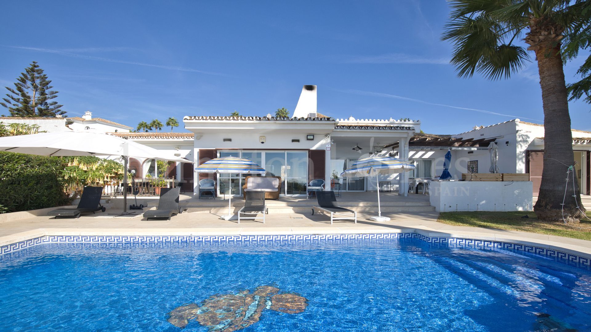 Semi Detached Villa in La Duquesa Golf, Manilva