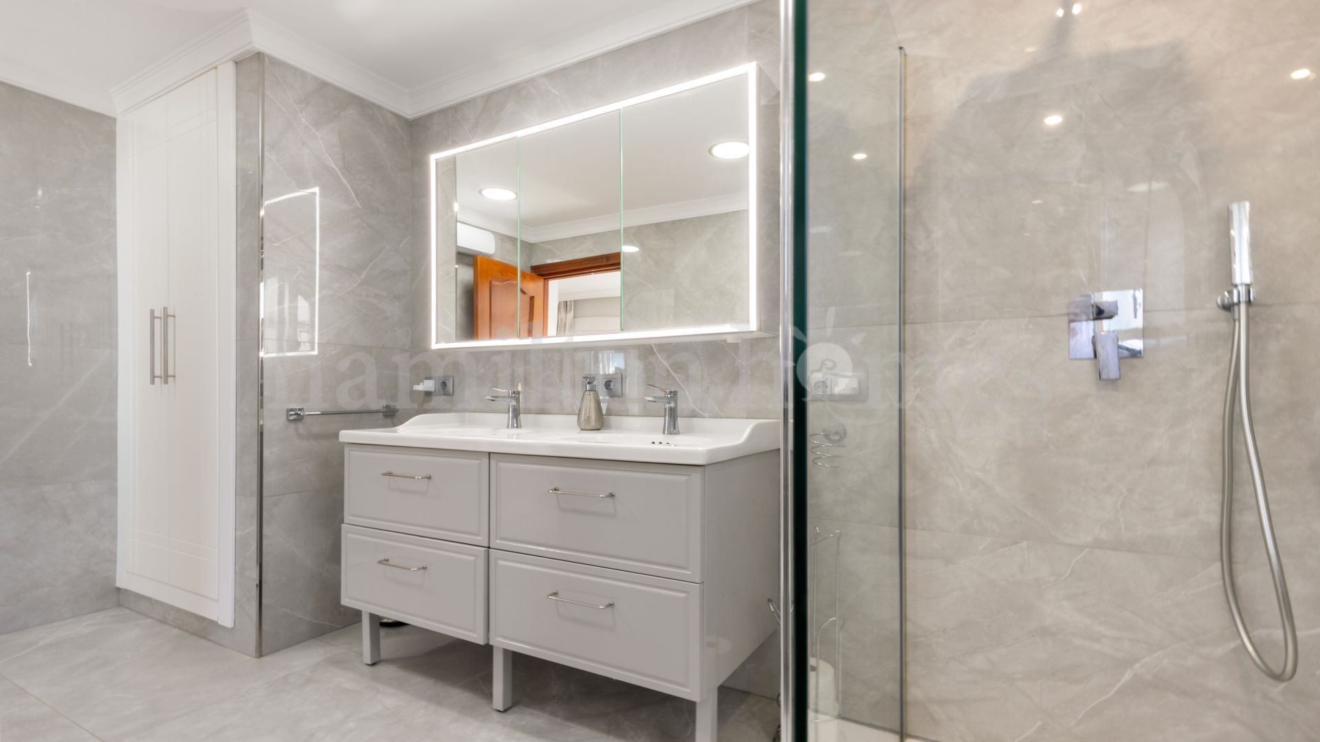 Semi Detached Villa in La Duquesa Golf, Manilva