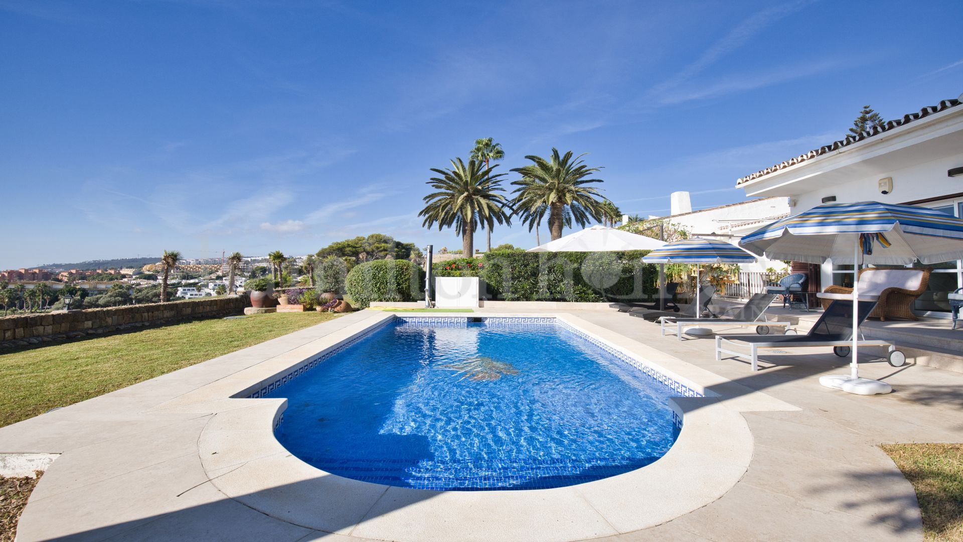 Semi Detached Villa in La Duquesa Golf, Manilva