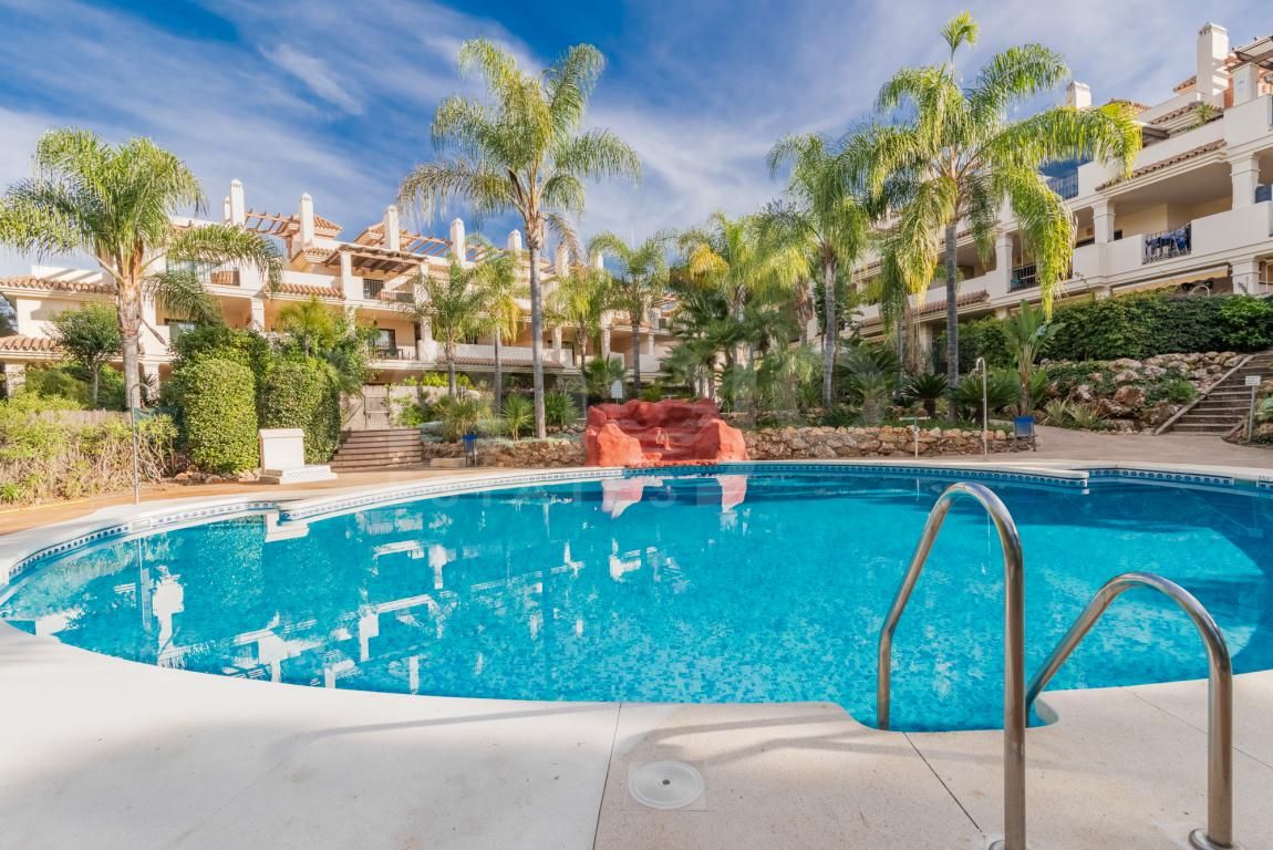 Two bedroom corner apartment in Hacienda El Palmeral, Nueva Andalucia -Marbella