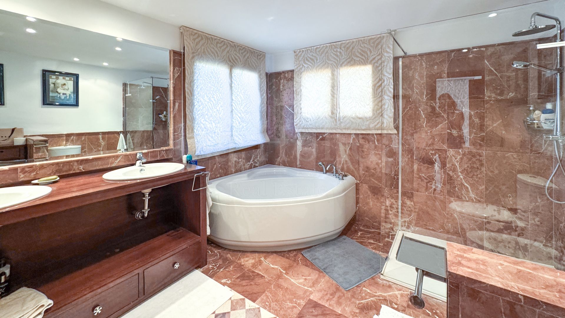 Duplex Penthouse in El Campanario, Estepona