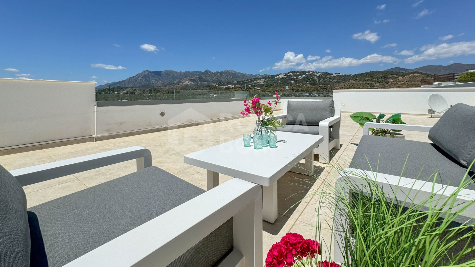 Contemporary penthouse with terrace and solarium both with panoramic views of the Mediterranean Sea in top location