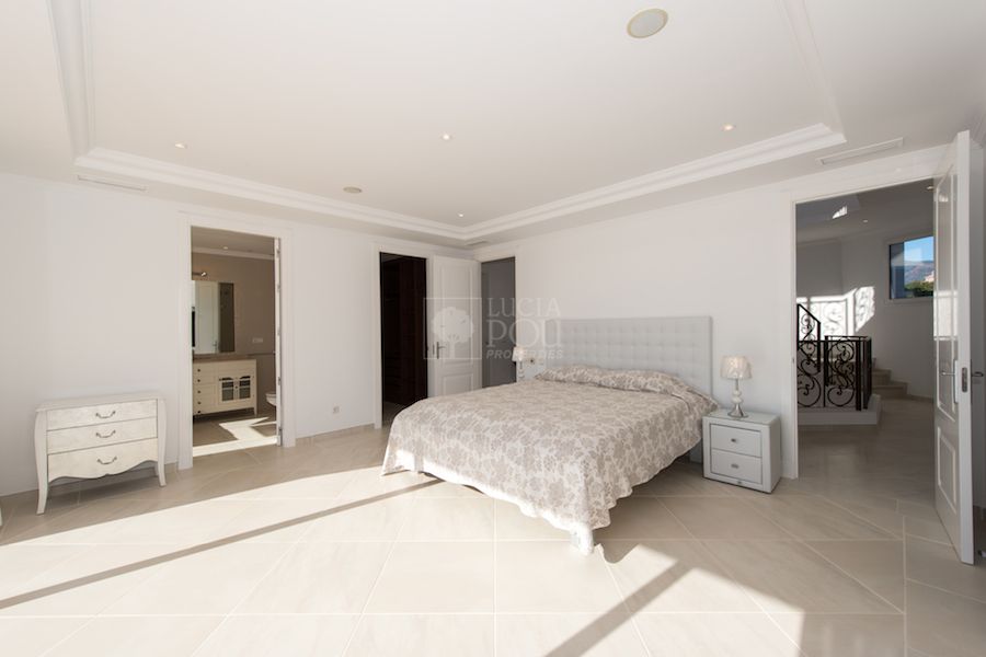 Villa  in New Golden Mile, Estepona East, Estepona