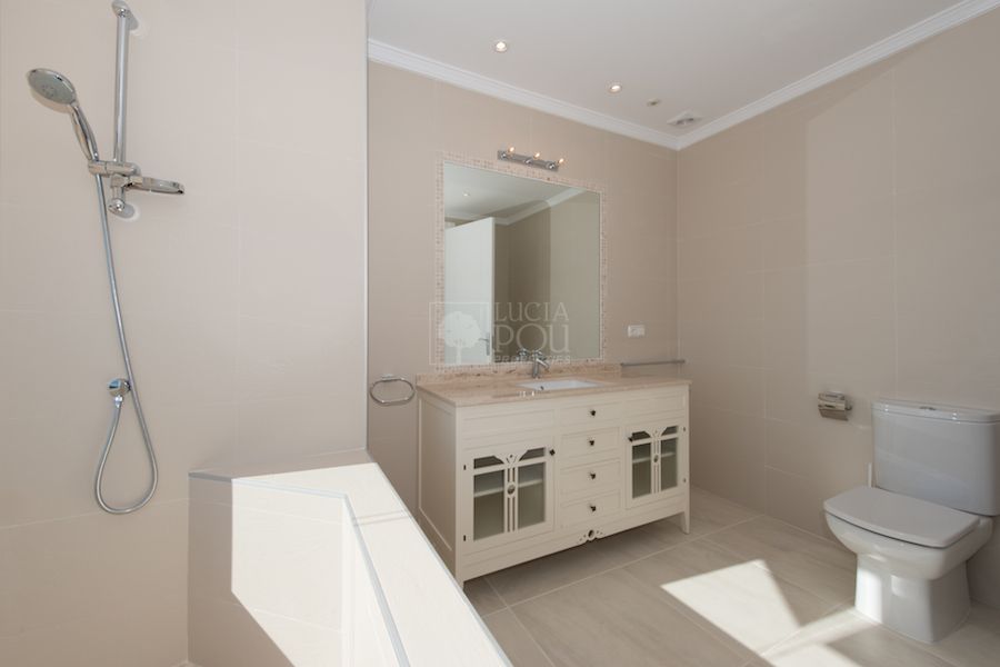 Villa  in New Golden Mile, Estepona East, Estepona