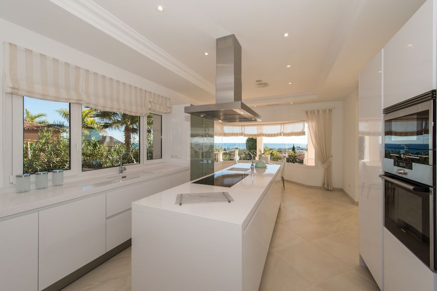 Villa  in New Golden Mile, Estepona East, Estepona