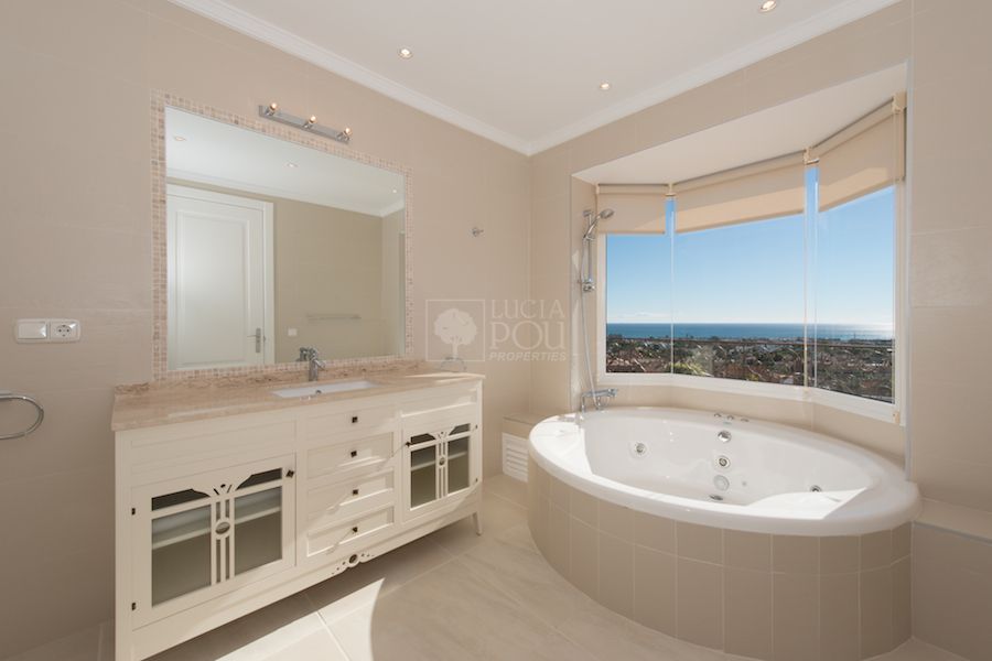 Villa  in New Golden Mile, Estepona East, Estepona