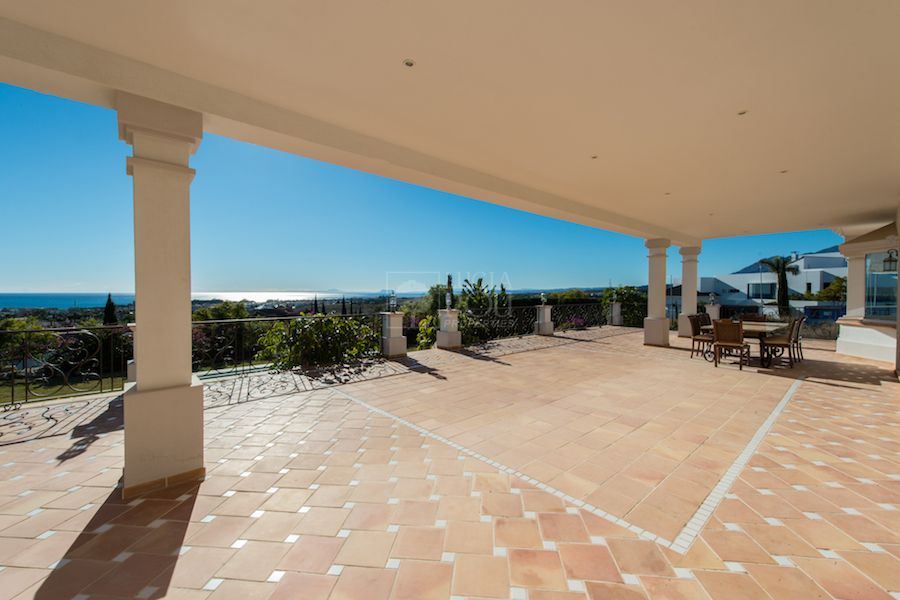Villa  in New Golden Mile, Estepona East, Estepona