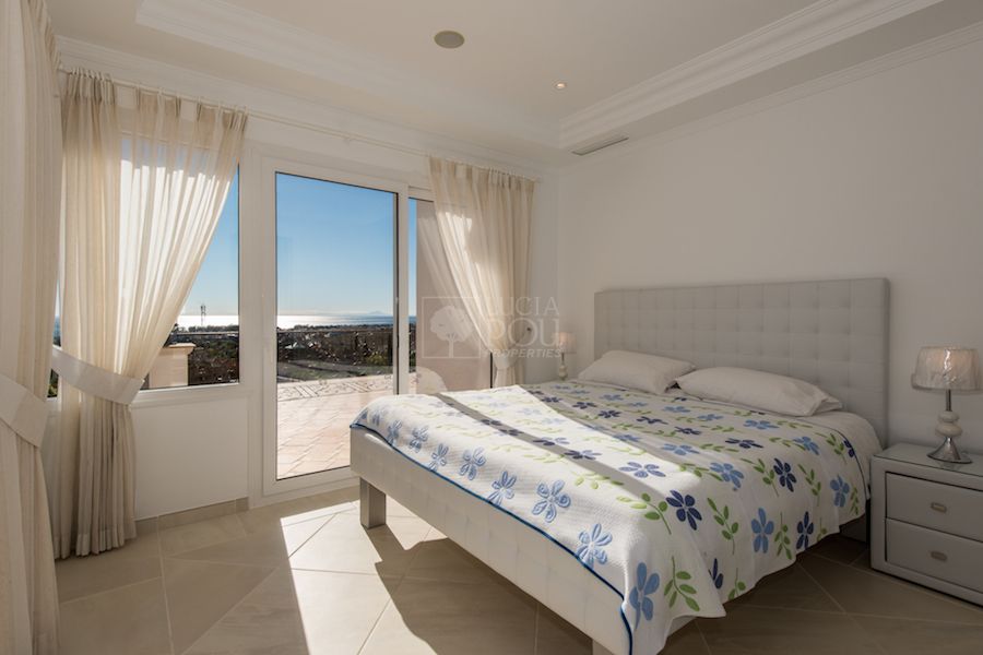 Villa  in New Golden Mile, Estepona East, Estepona