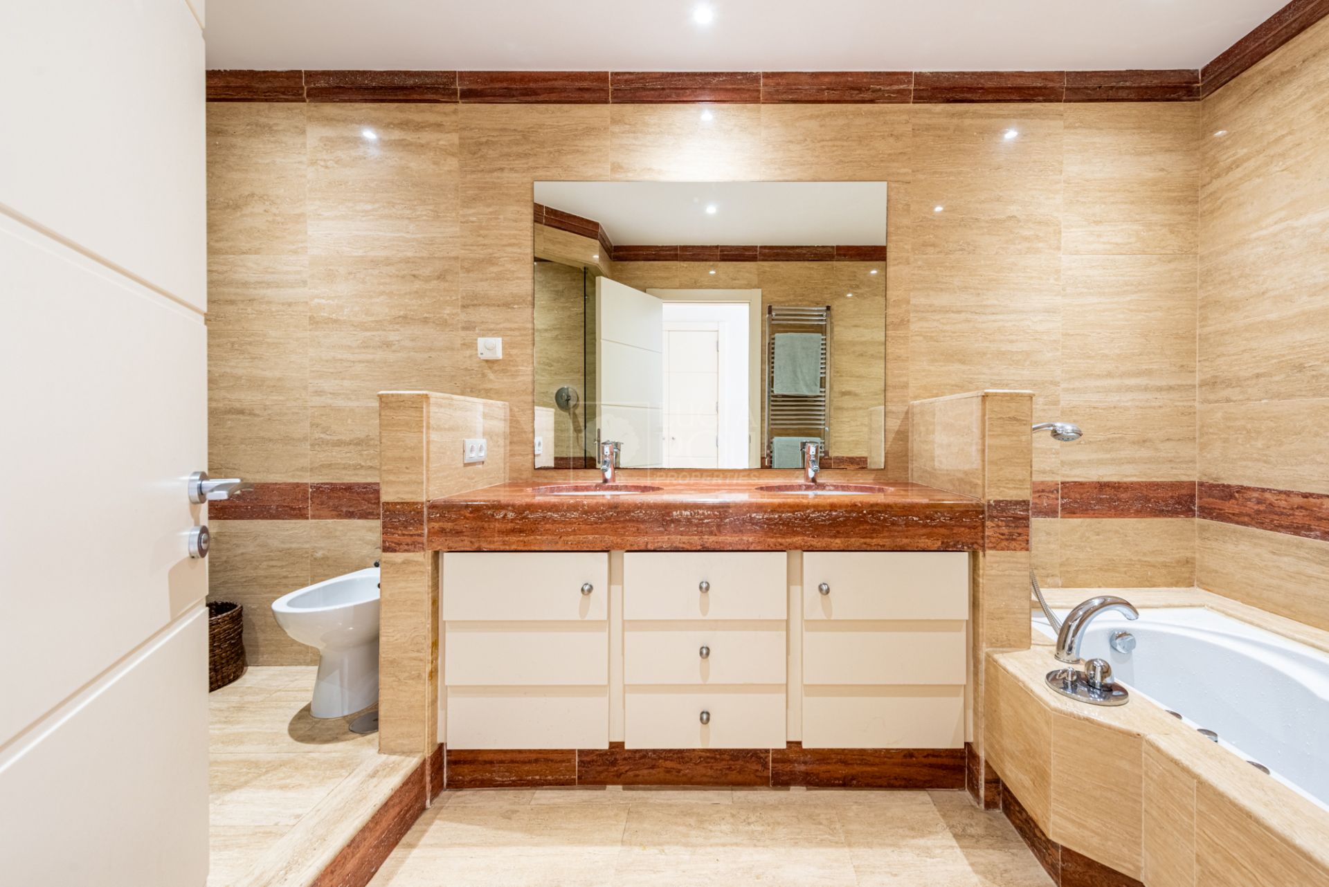Apartamento  en New Golden Mile, Estepona Este, Estepona