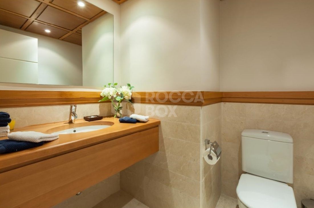 Apartment for sale in New Golden Mile, Estepona East