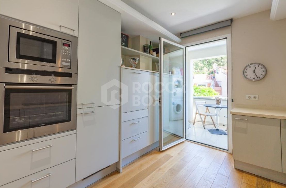 Apartment for sale in New Golden Mile, Estepona East