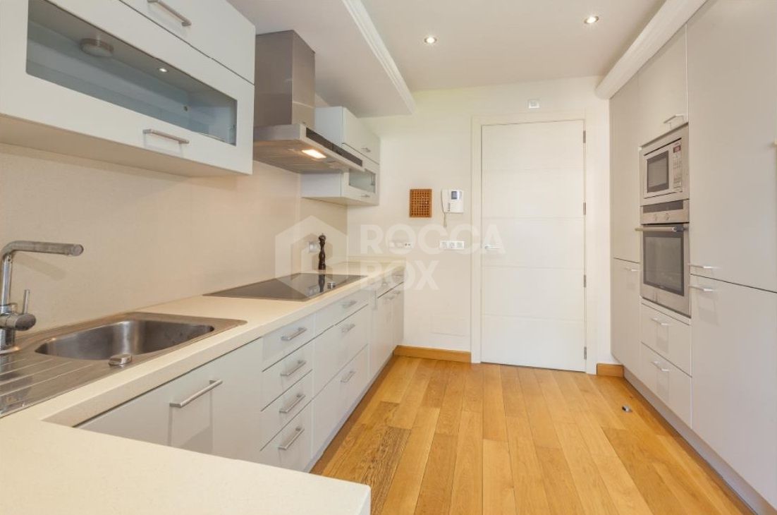 Apartment for sale in New Golden Mile, Estepona East