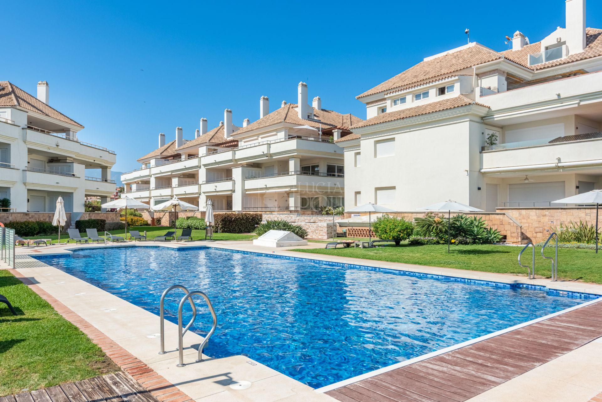 Apartamento  en New Golden Mile, Estepona Este, Estepona