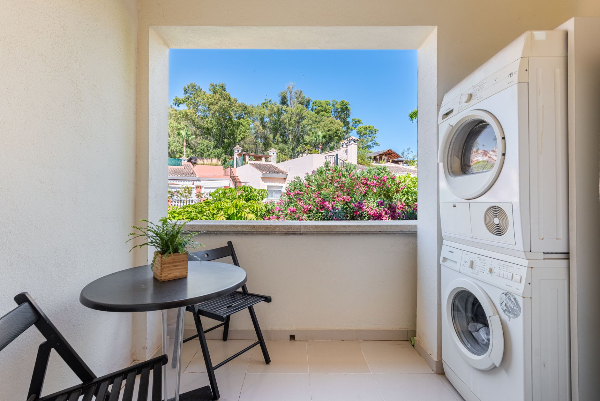 Apartamento  en New Golden Mile, Estepona Este, Estepona