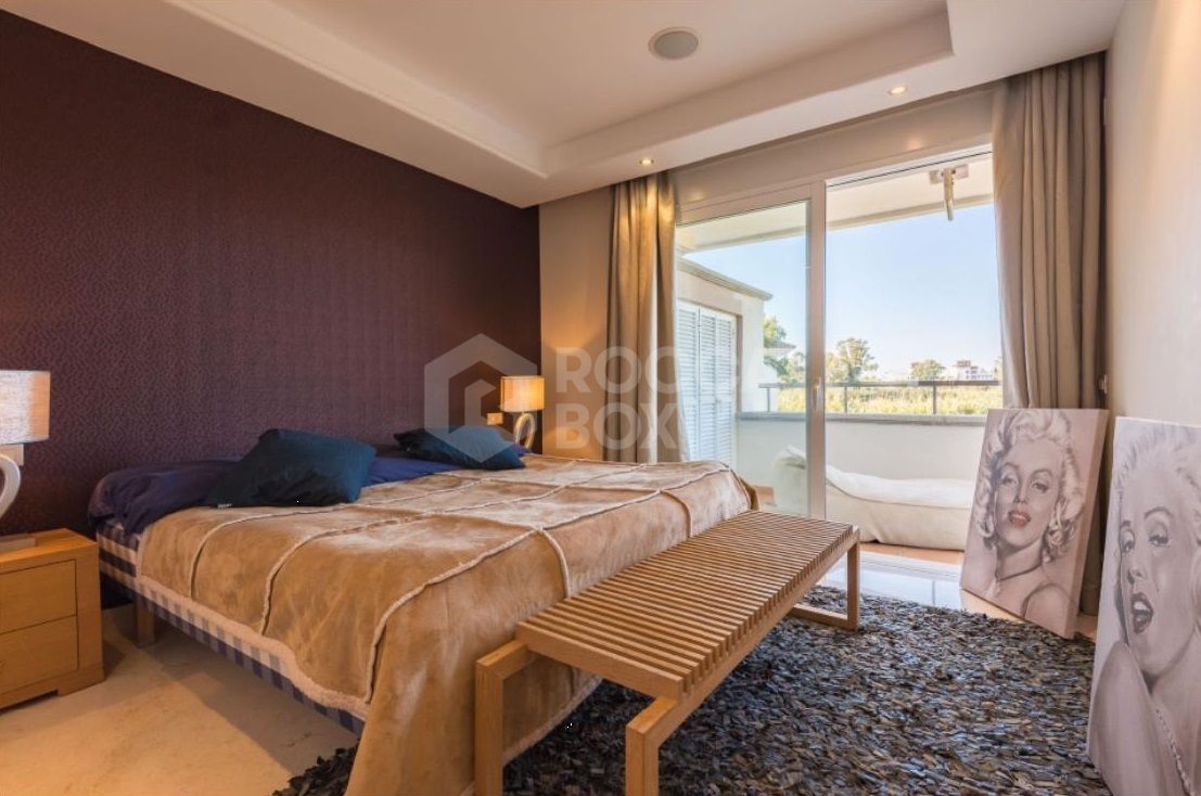 Apartment for sale in New Golden Mile, Estepona East