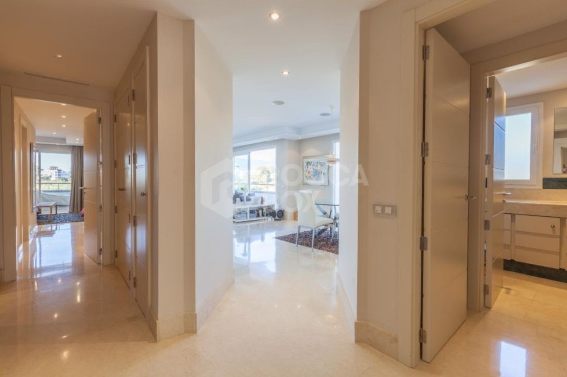 Apartment for sale in New Golden Mile, Estepona East