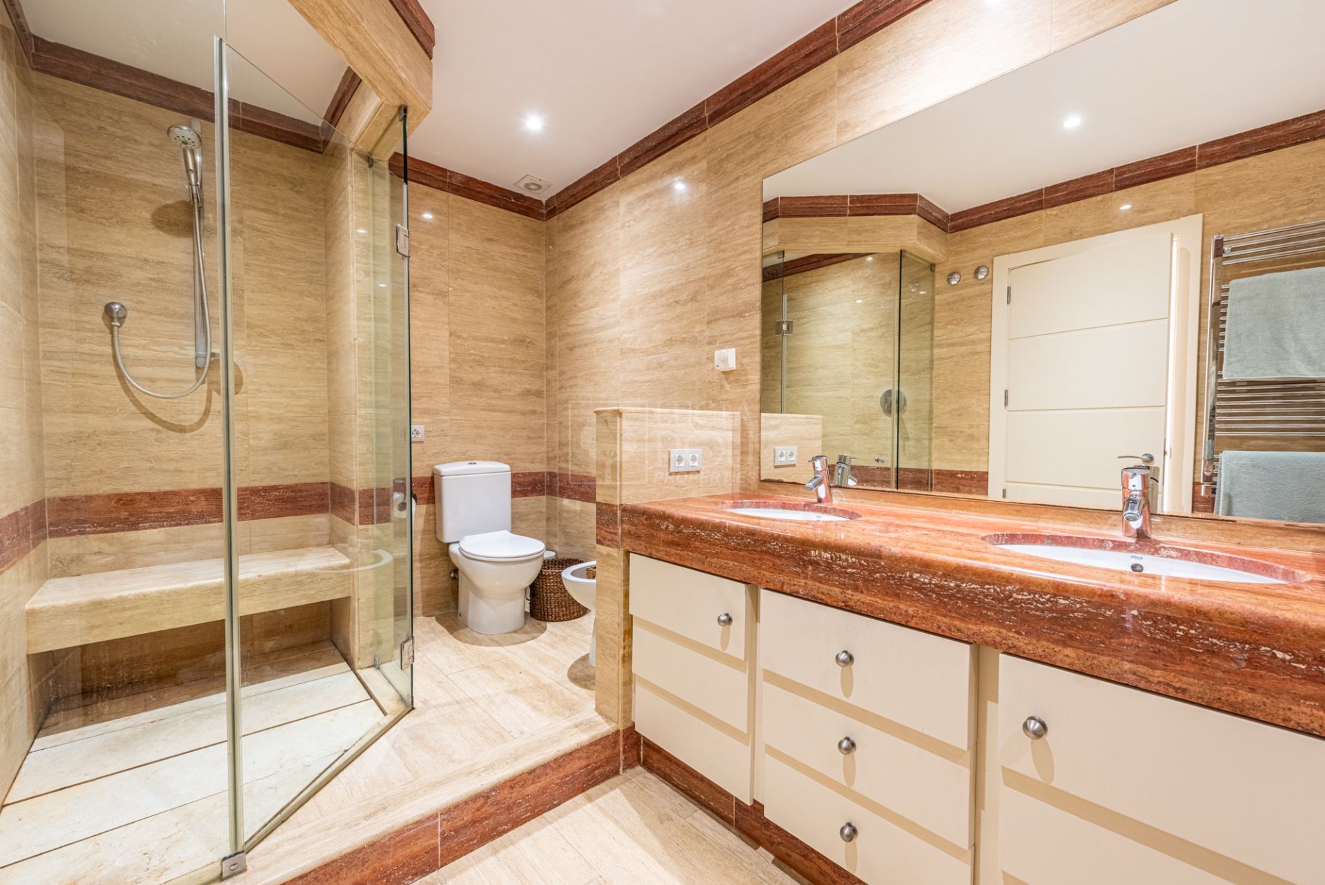Apartamento  en New Golden Mile, Estepona Este, Estepona