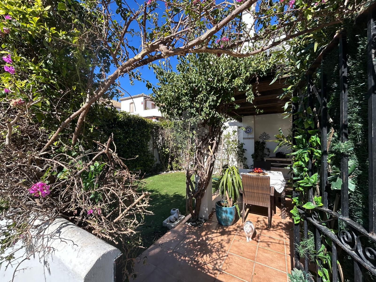 Apartament na parterze w Benamara, Estepona