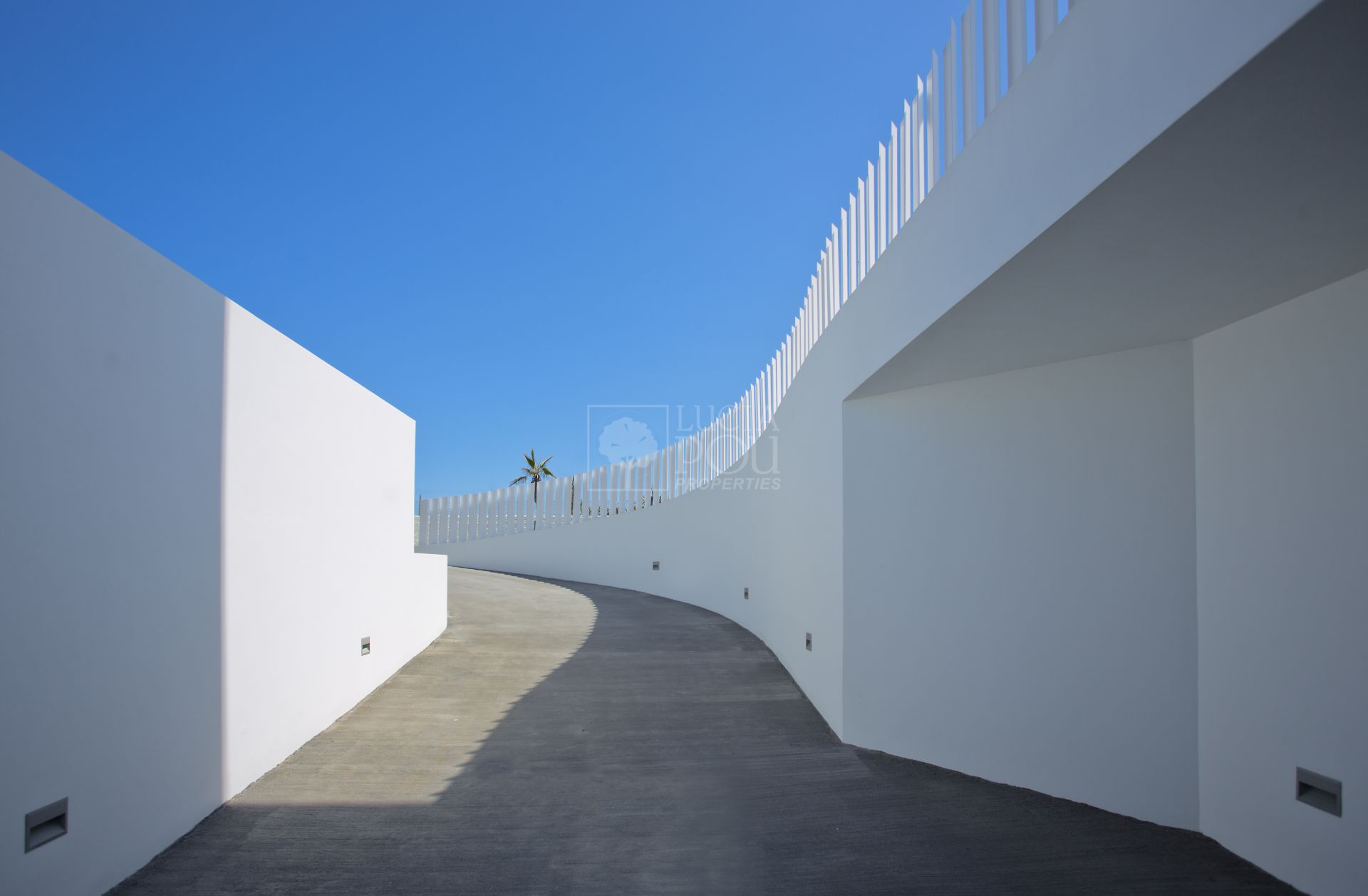 Villa  in New Golden Mile, Estepona East, Estepona