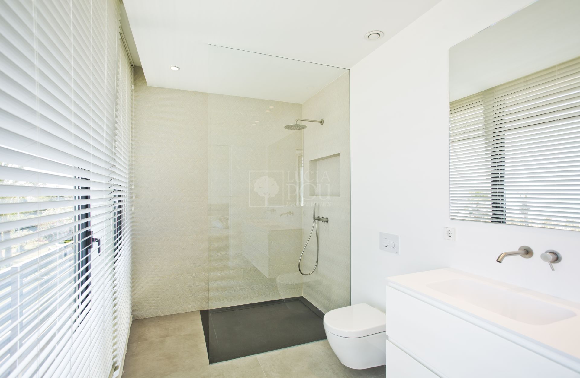Villa  in New Golden Mile, Estepona East, Estepona