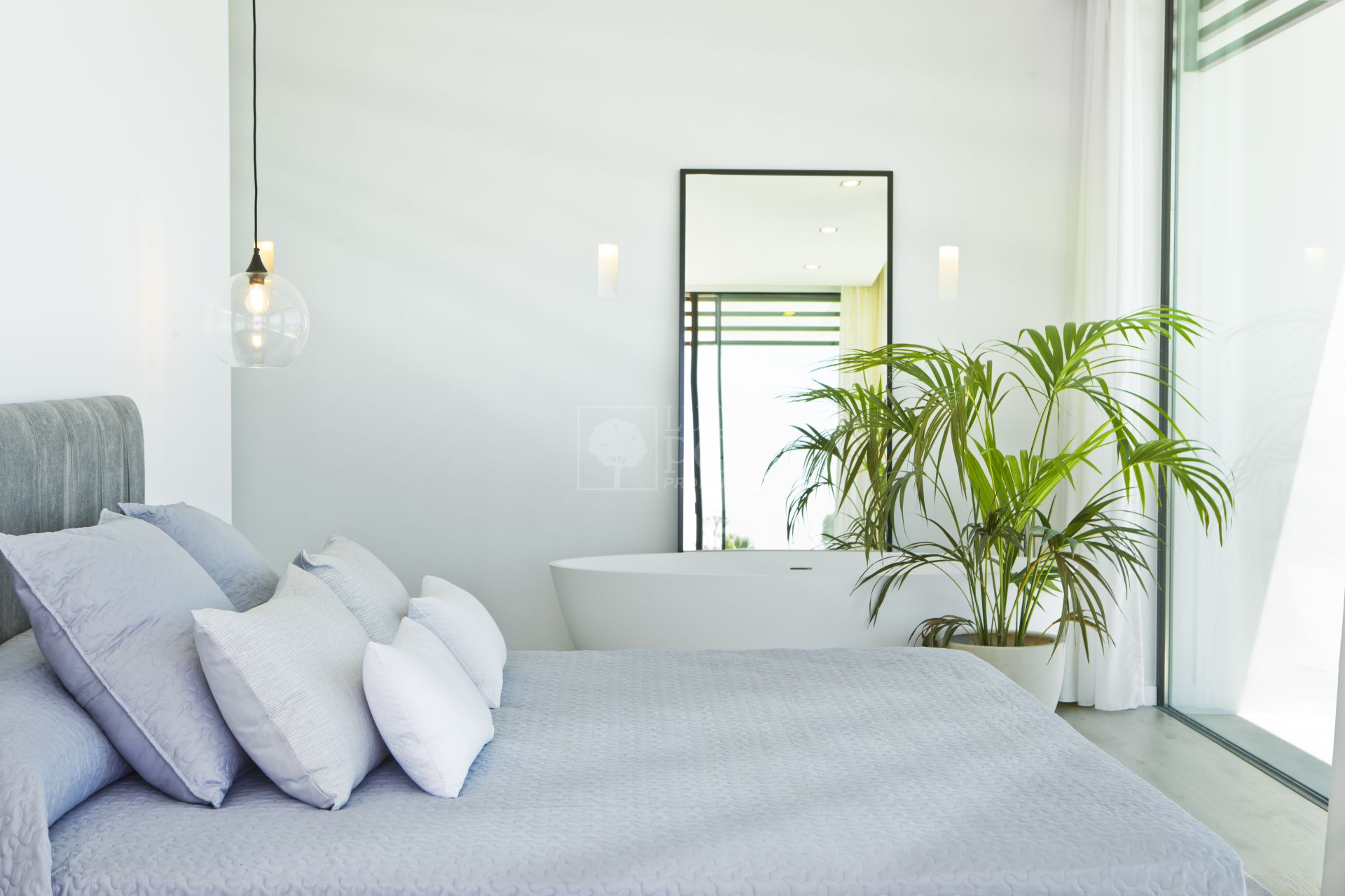 Villa  in New Golden Mile, Estepona East, Estepona
