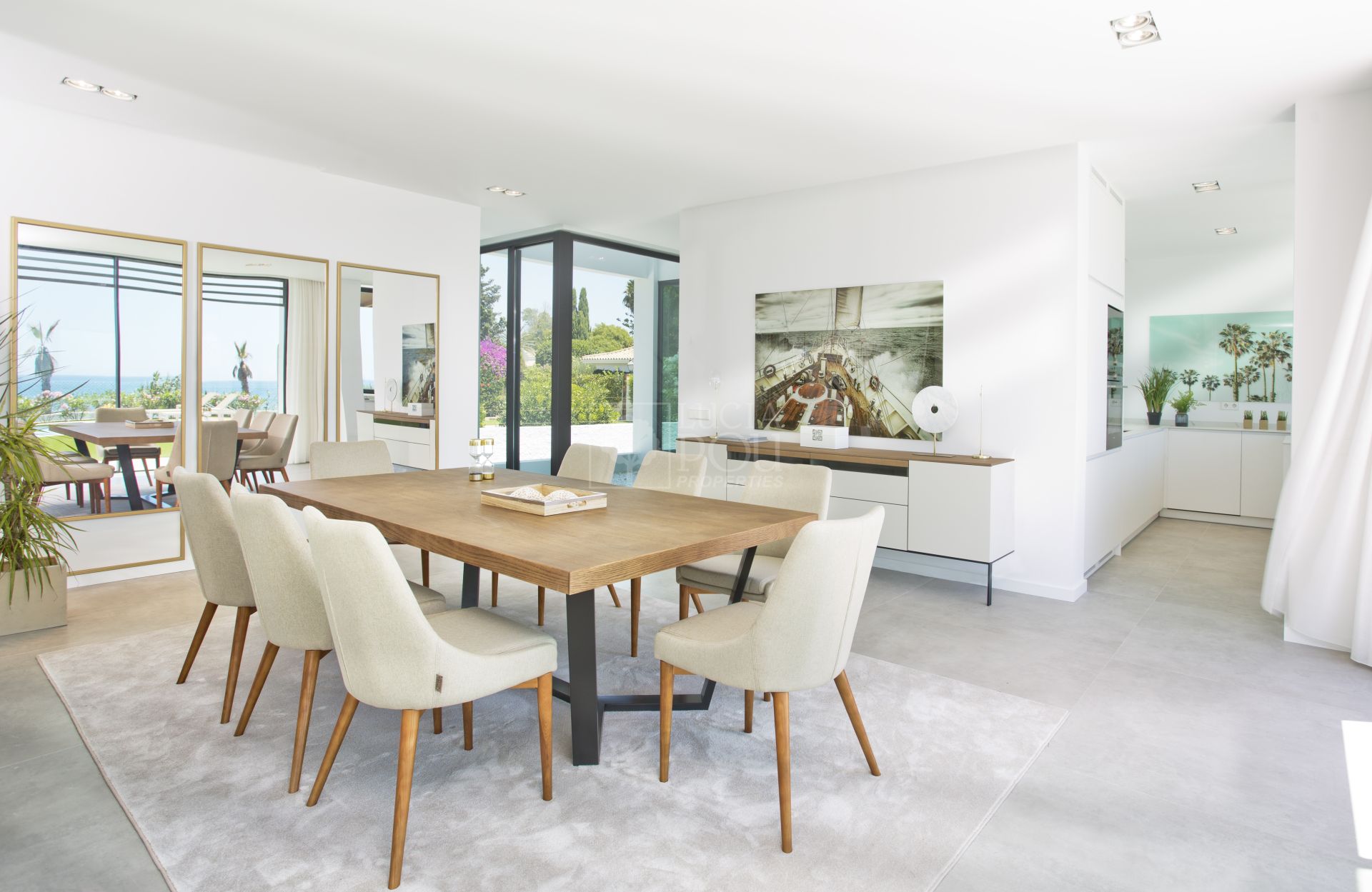 Villa  in New Golden Mile, Estepona East, Estepona