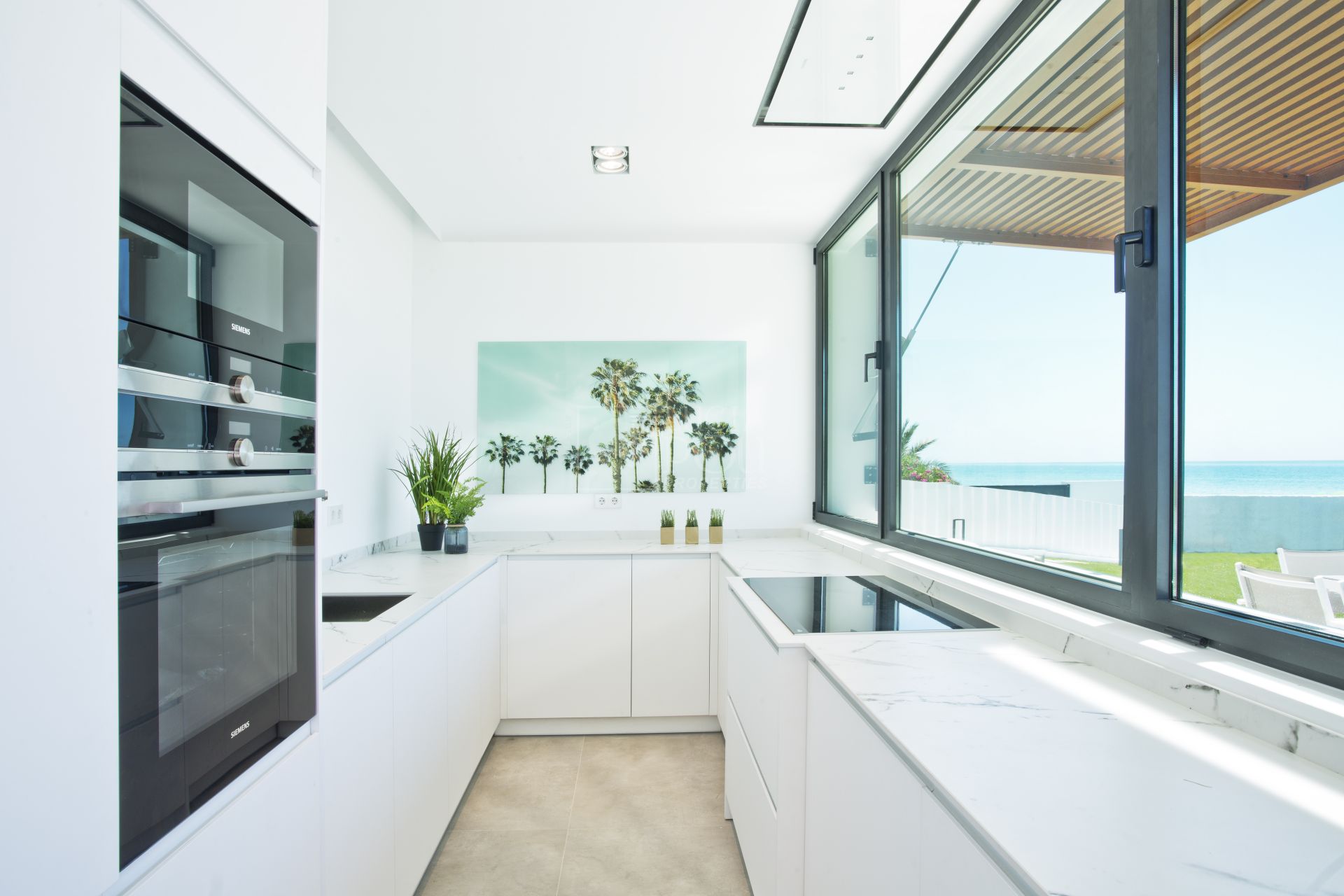 Villa  in New Golden Mile, Estepona East, Estepona