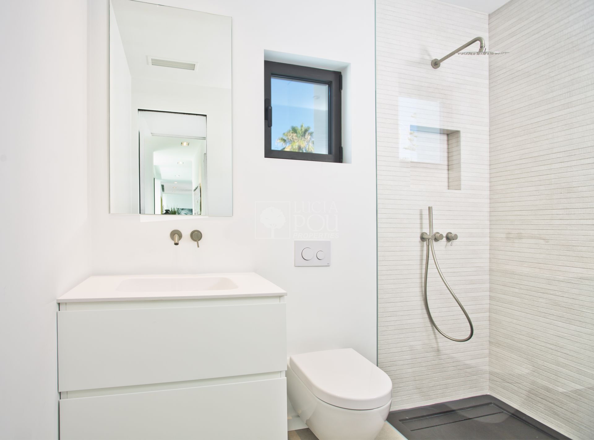 Villa  in New Golden Mile, Estepona East, Estepona