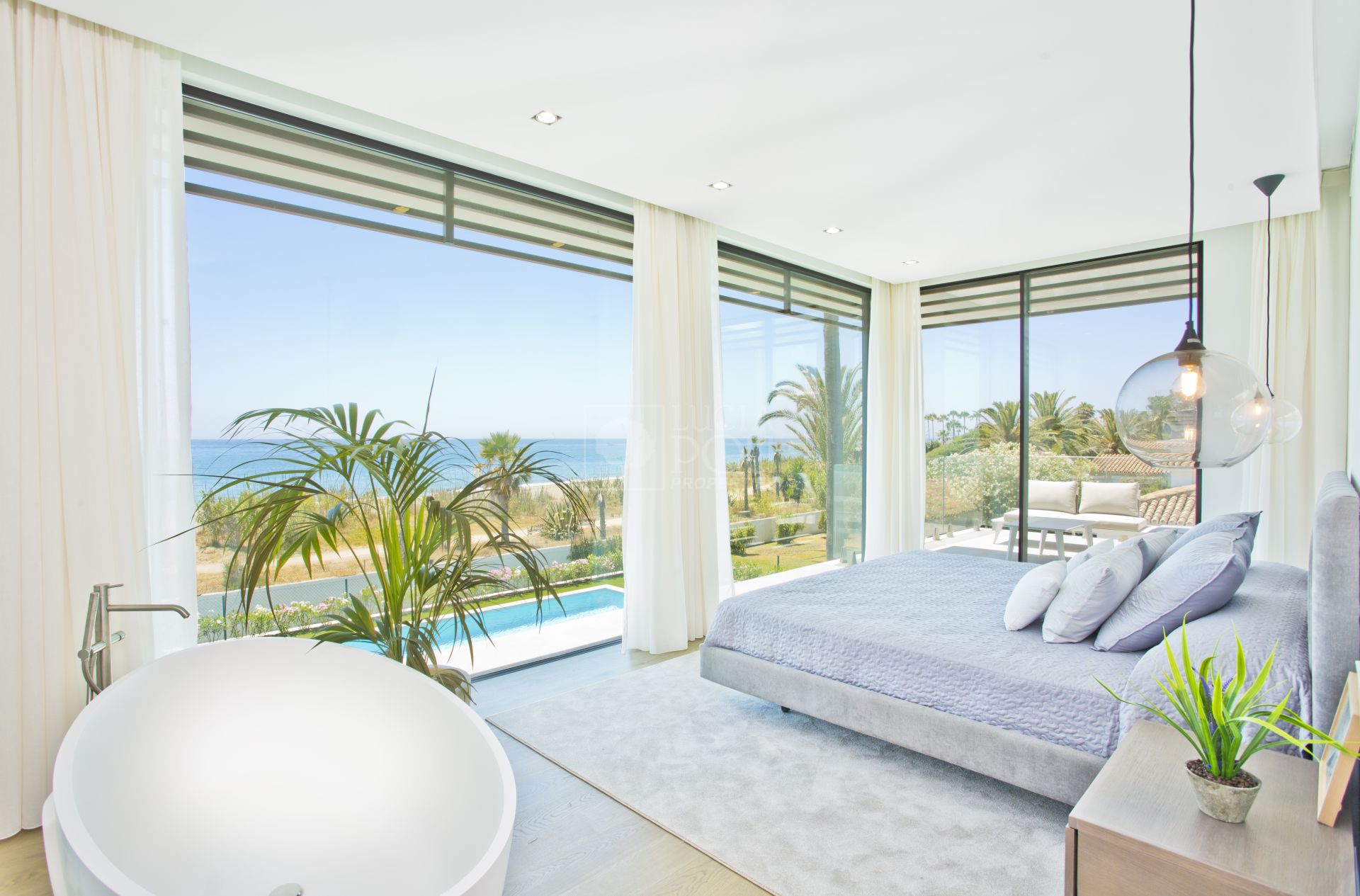Villa  in New Golden Mile, Estepona East, Estepona