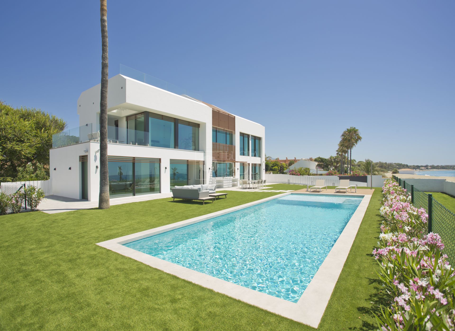 Villa  in New Golden Mile, Estepona East, Estepona