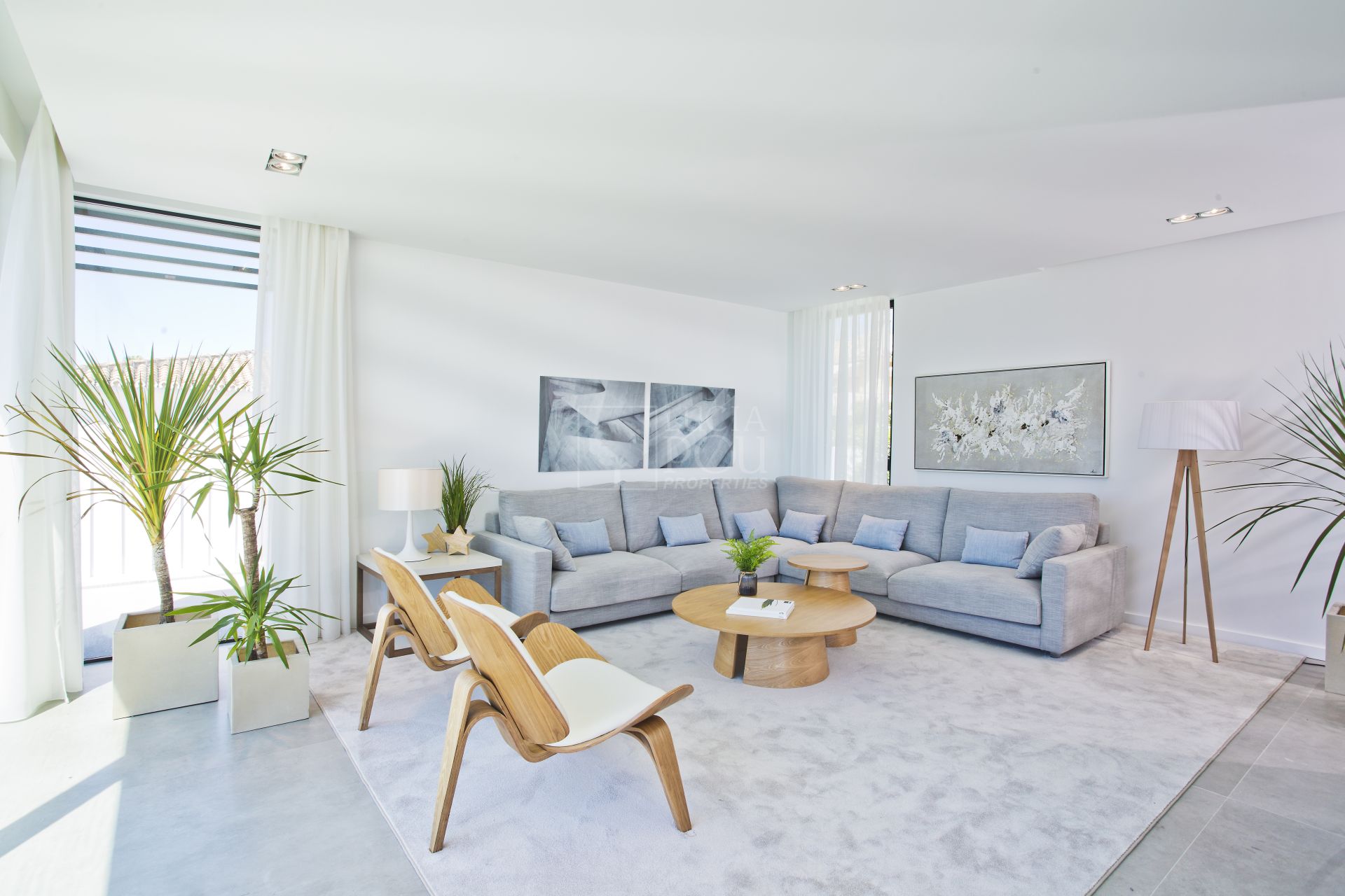 Villa  in New Golden Mile, Estepona East, Estepona
