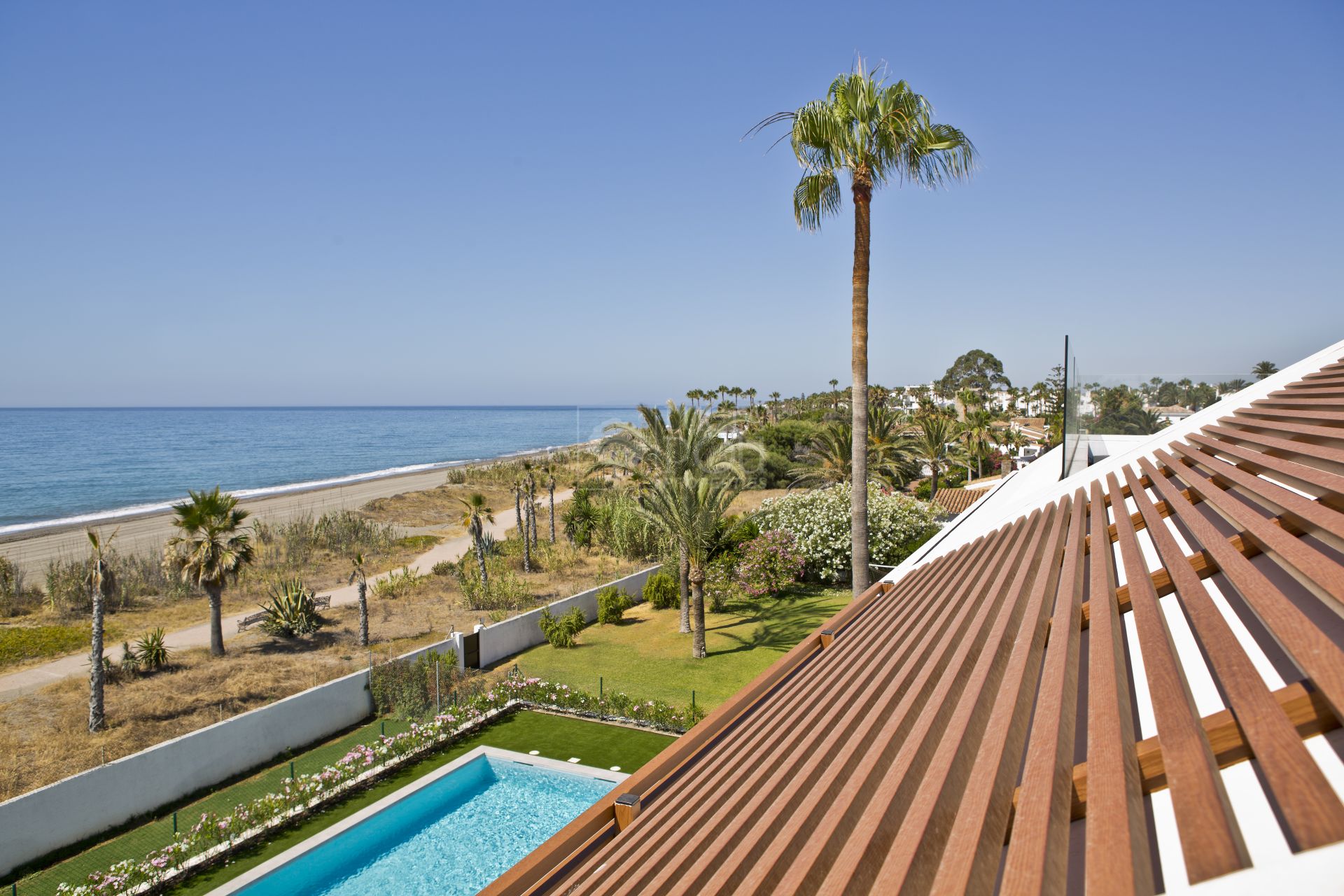 Villa  in New Golden Mile, Estepona East, Estepona