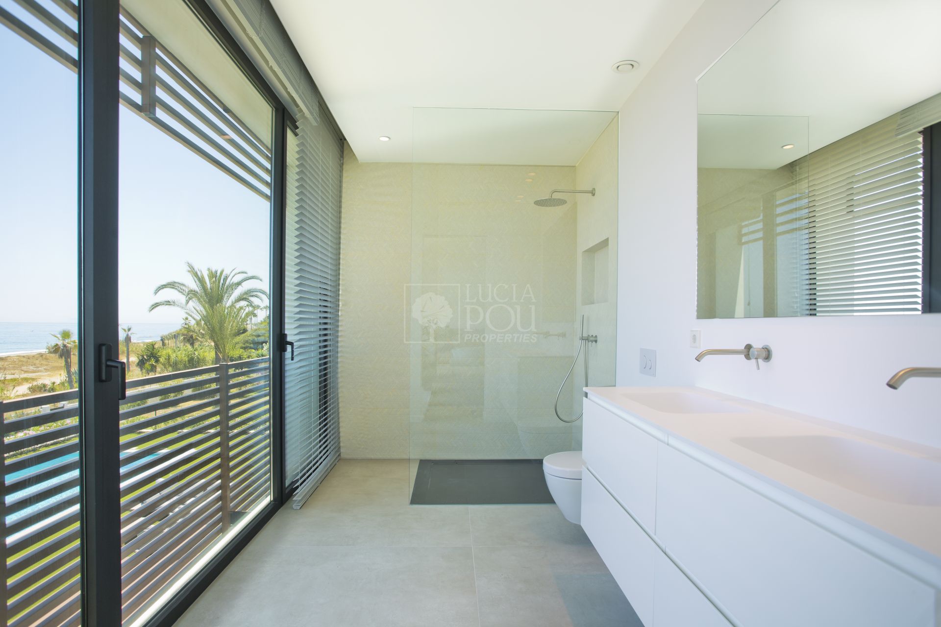Villa  in New Golden Mile, Estepona East, Estepona