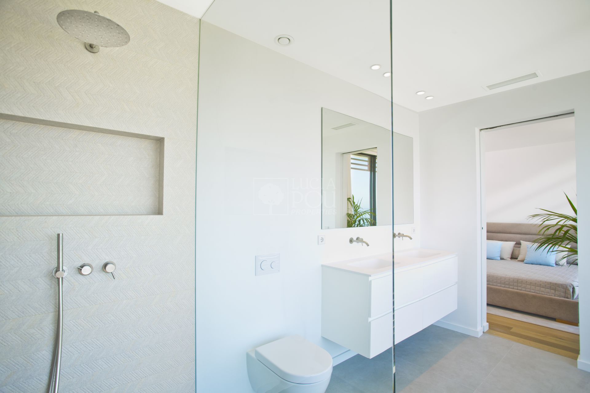 Villa  in New Golden Mile, Estepona East, Estepona
