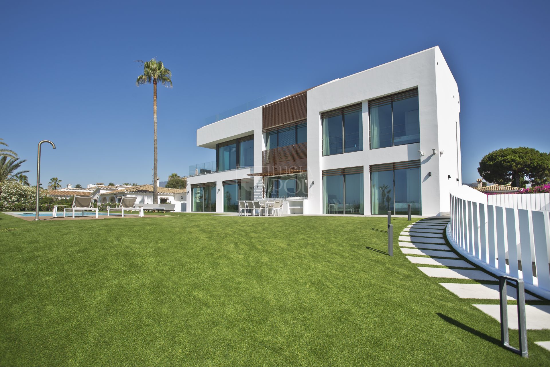 Villa  in New Golden Mile, Estepona East, Estepona