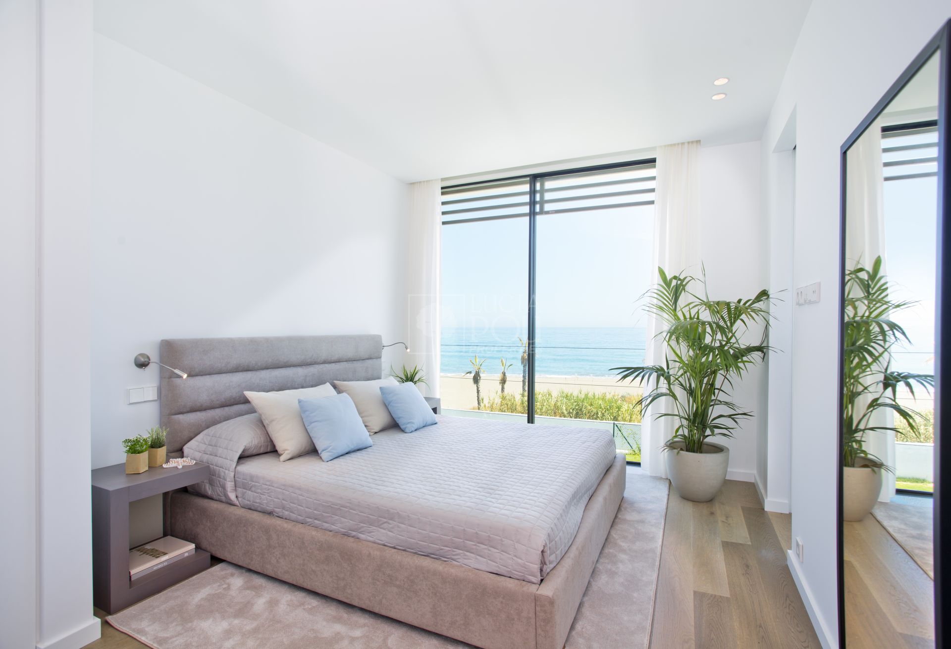 Villa  in New Golden Mile, Estepona East, Estepona