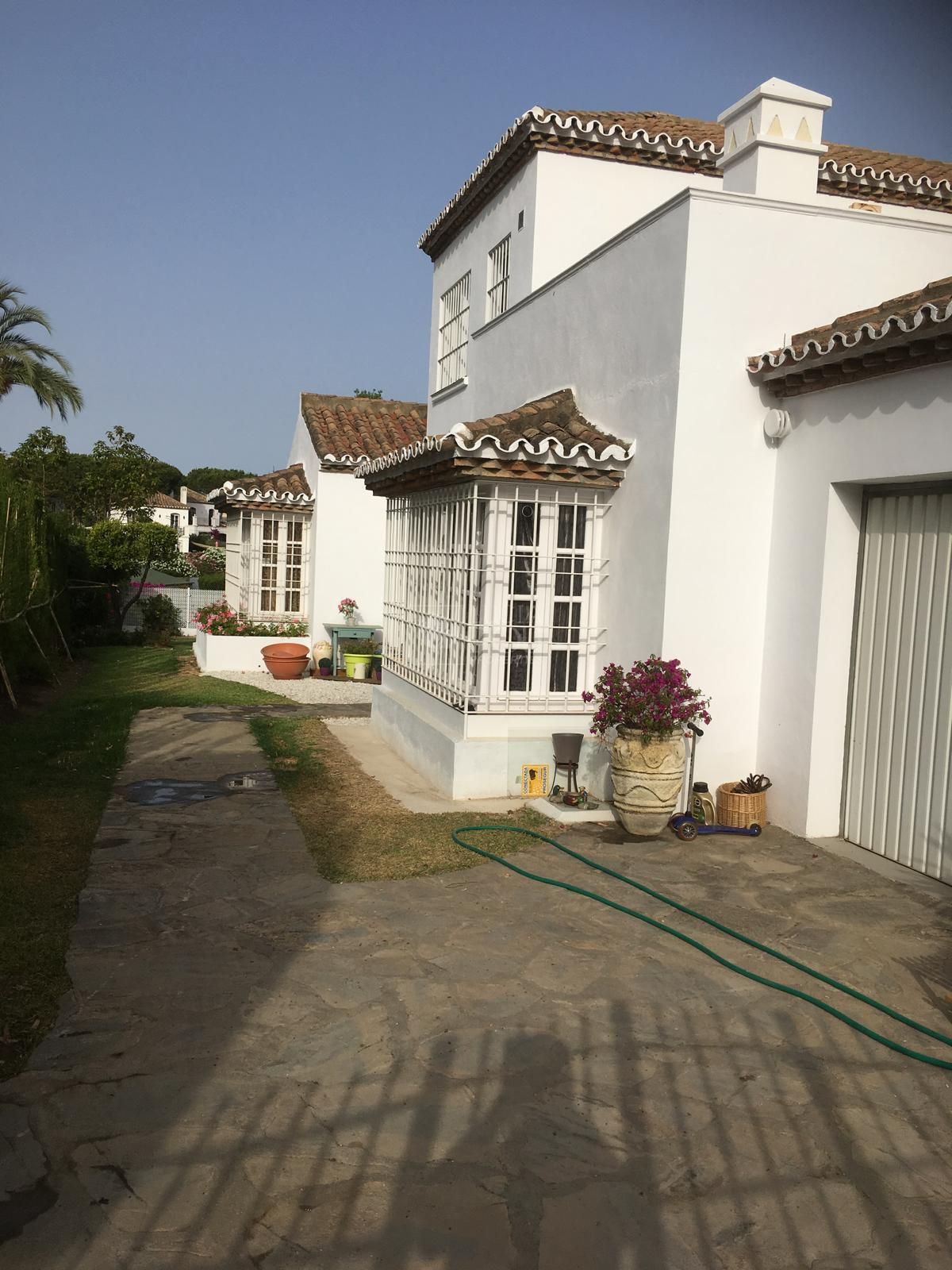 Villa  in New Golden Mile, Estepona East, Estepona