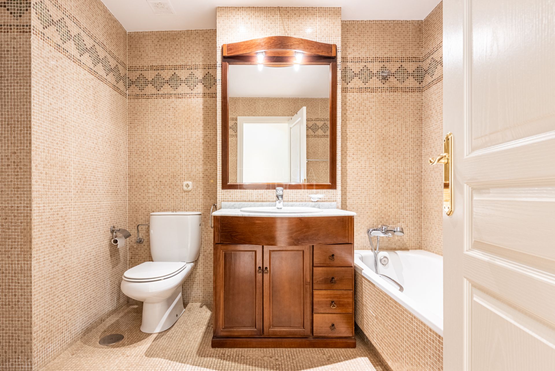 Apartment  in Estepona Town, Estepona