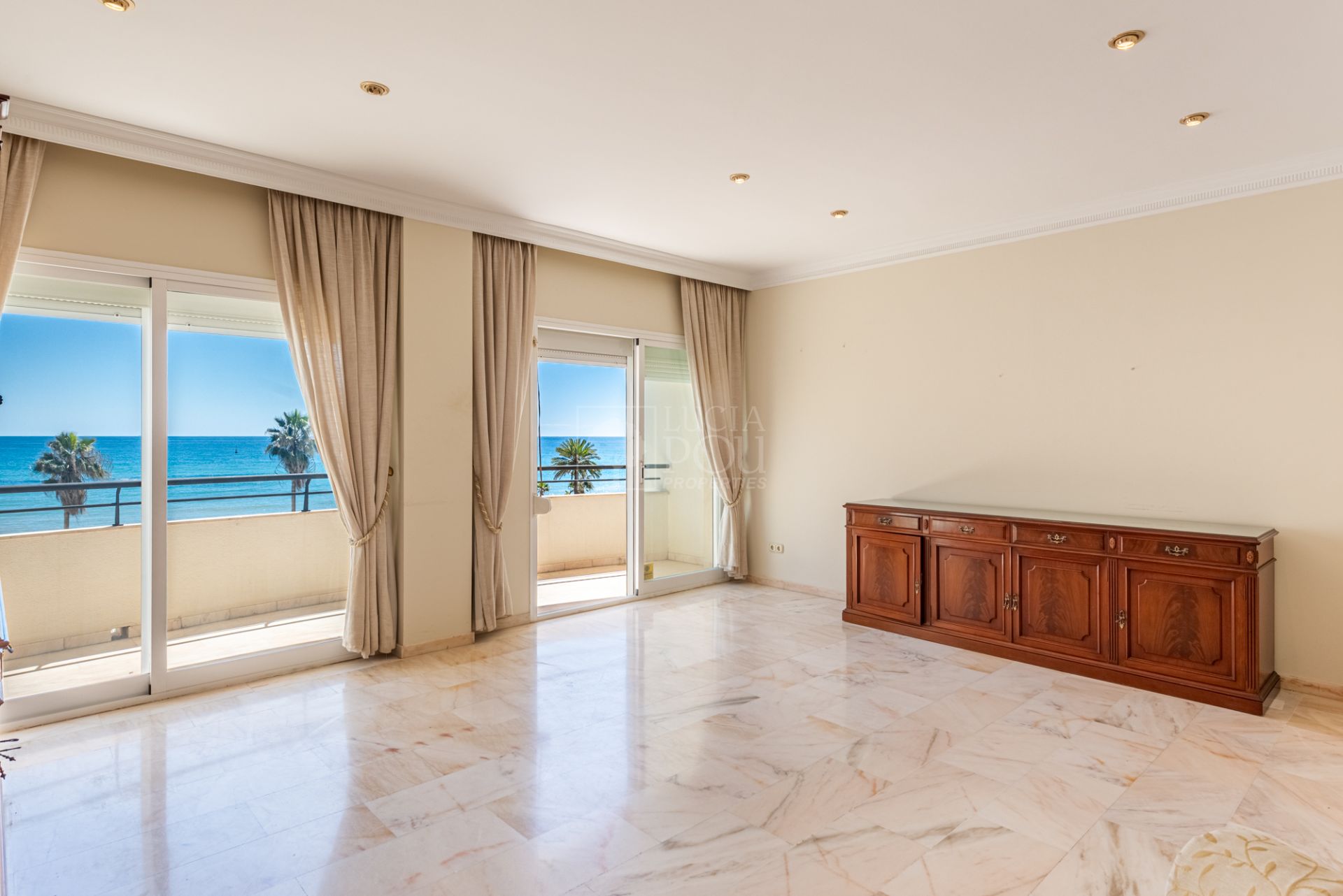 Apartment  in Estepona Town, Estepona